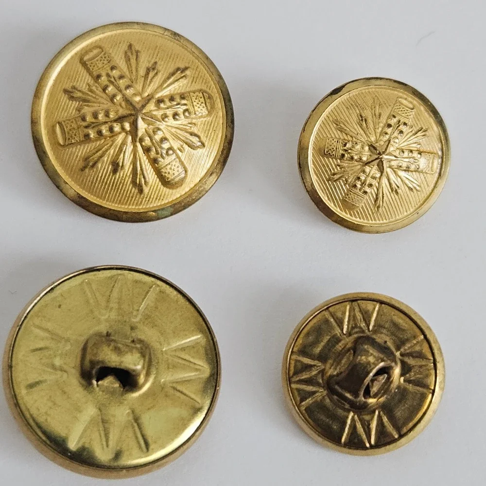 Hunt Valley Gold Tone Blazer Replacement Button Set of 8 Metal Embossed‎ Vintage